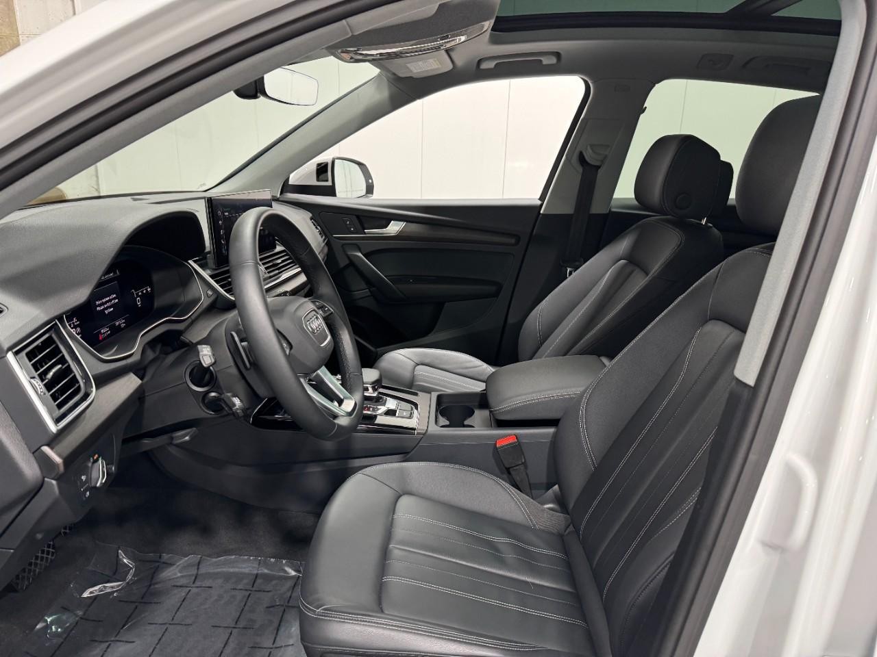 Audi Q5 Vehicle Full-screen Gallery Image 27