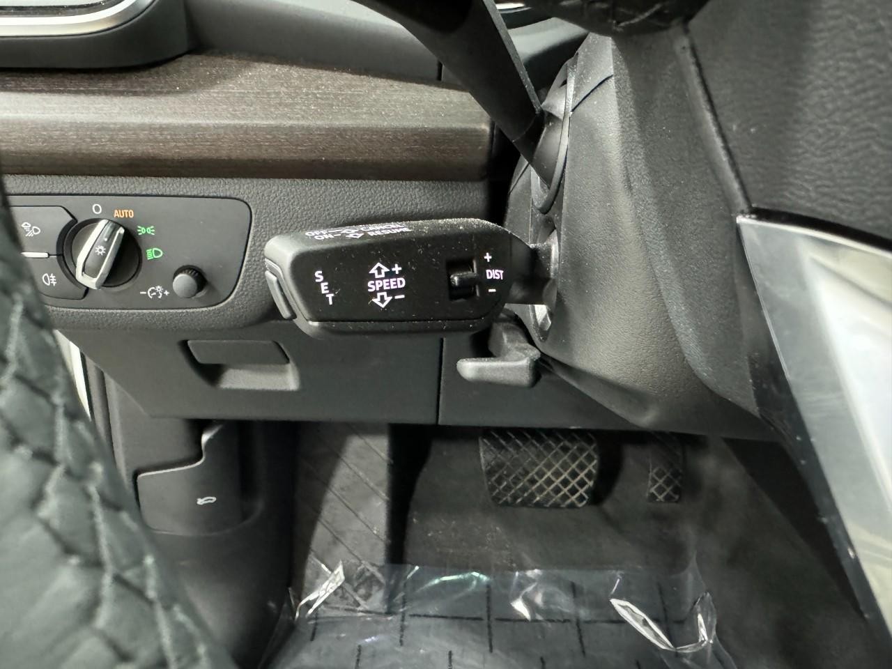 Audi Q5 Vehicle Full-screen Gallery Image 31