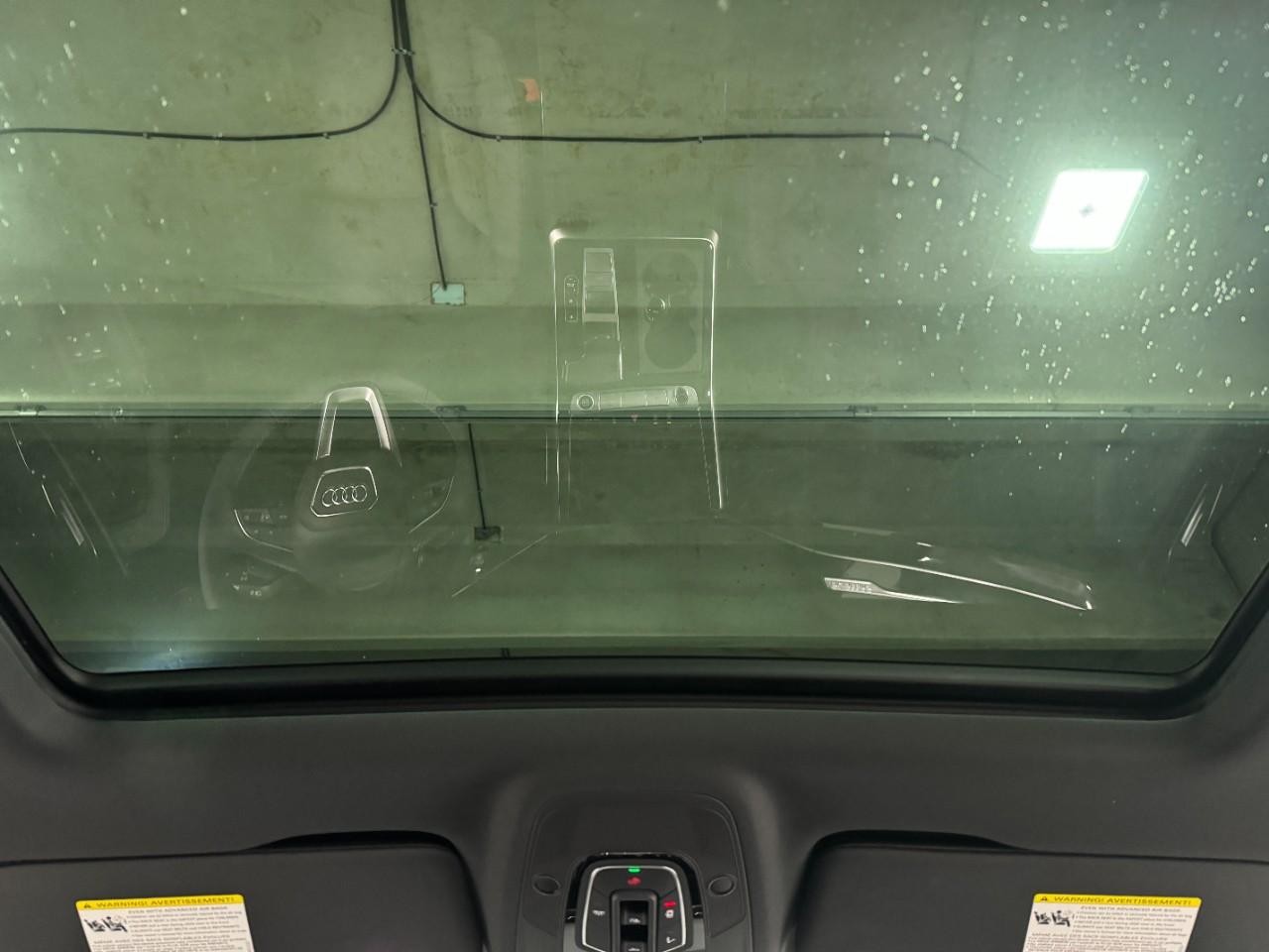 Audi Q7 Vehicle Full-screen Gallery Image 12