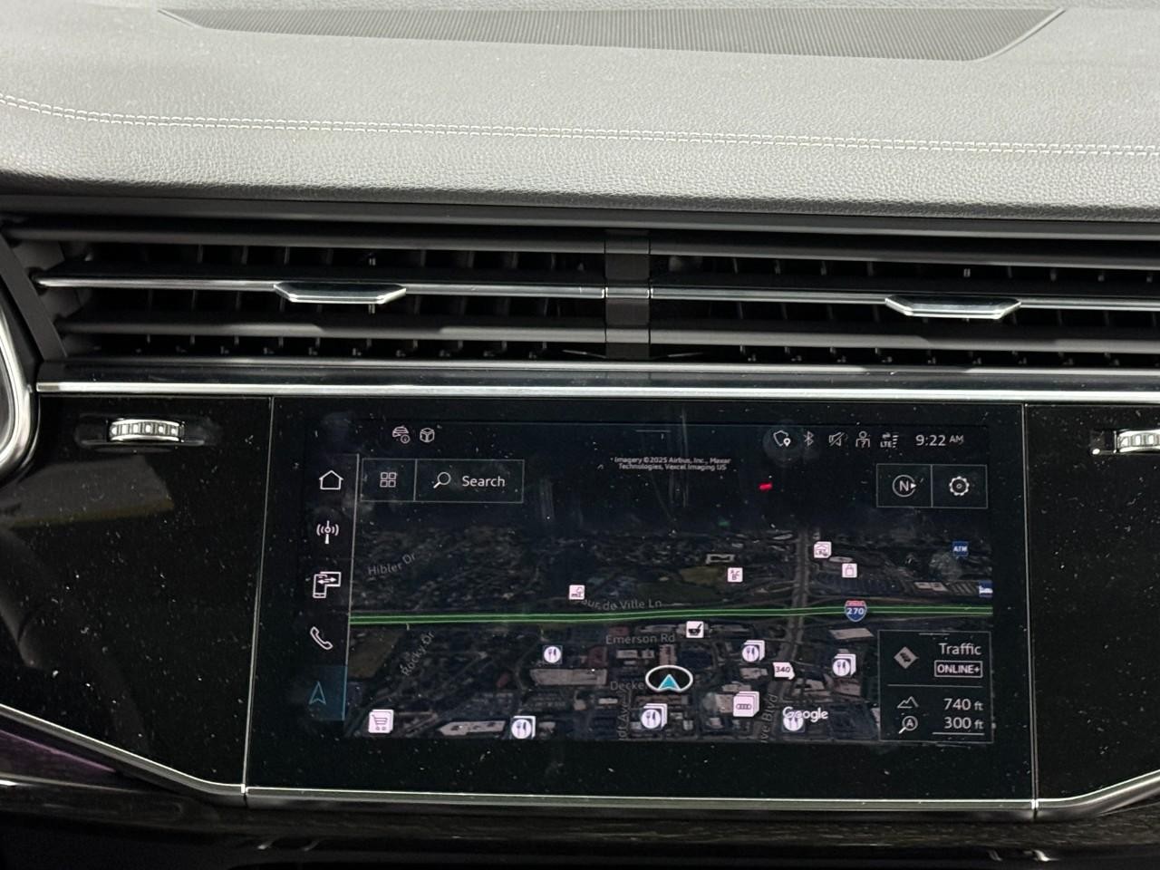 Audi Q7 Vehicle Full-screen Gallery Image 15