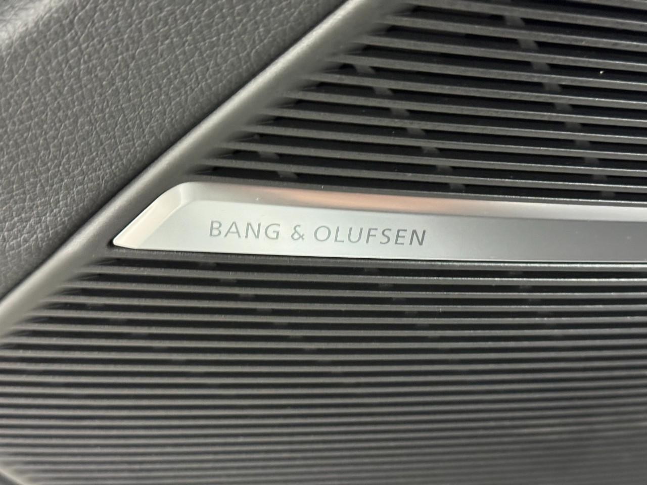 Audi Q7 Vehicle Full-screen Gallery Image 27