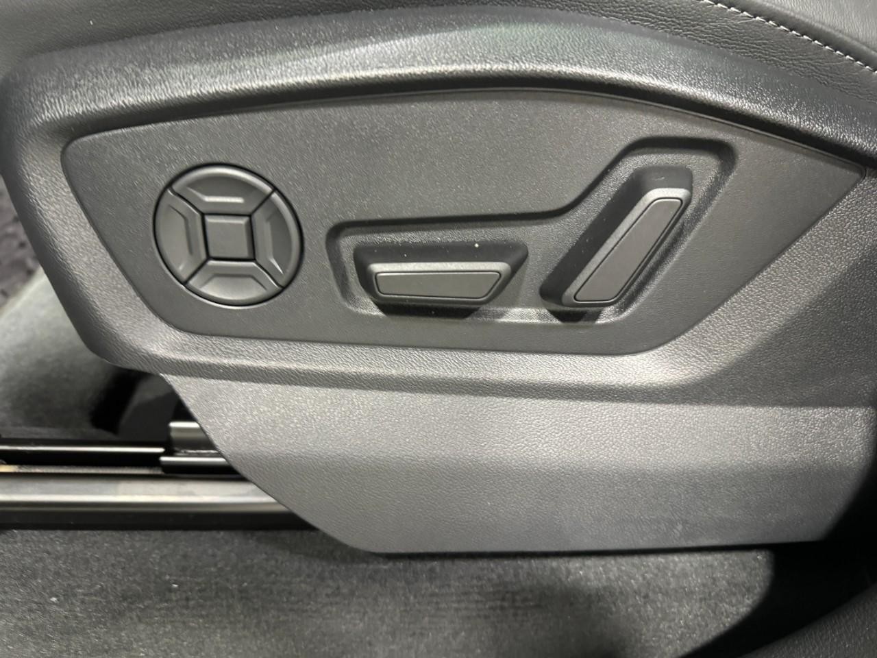 Audi Q7 Vehicle Full-screen Gallery Image 30