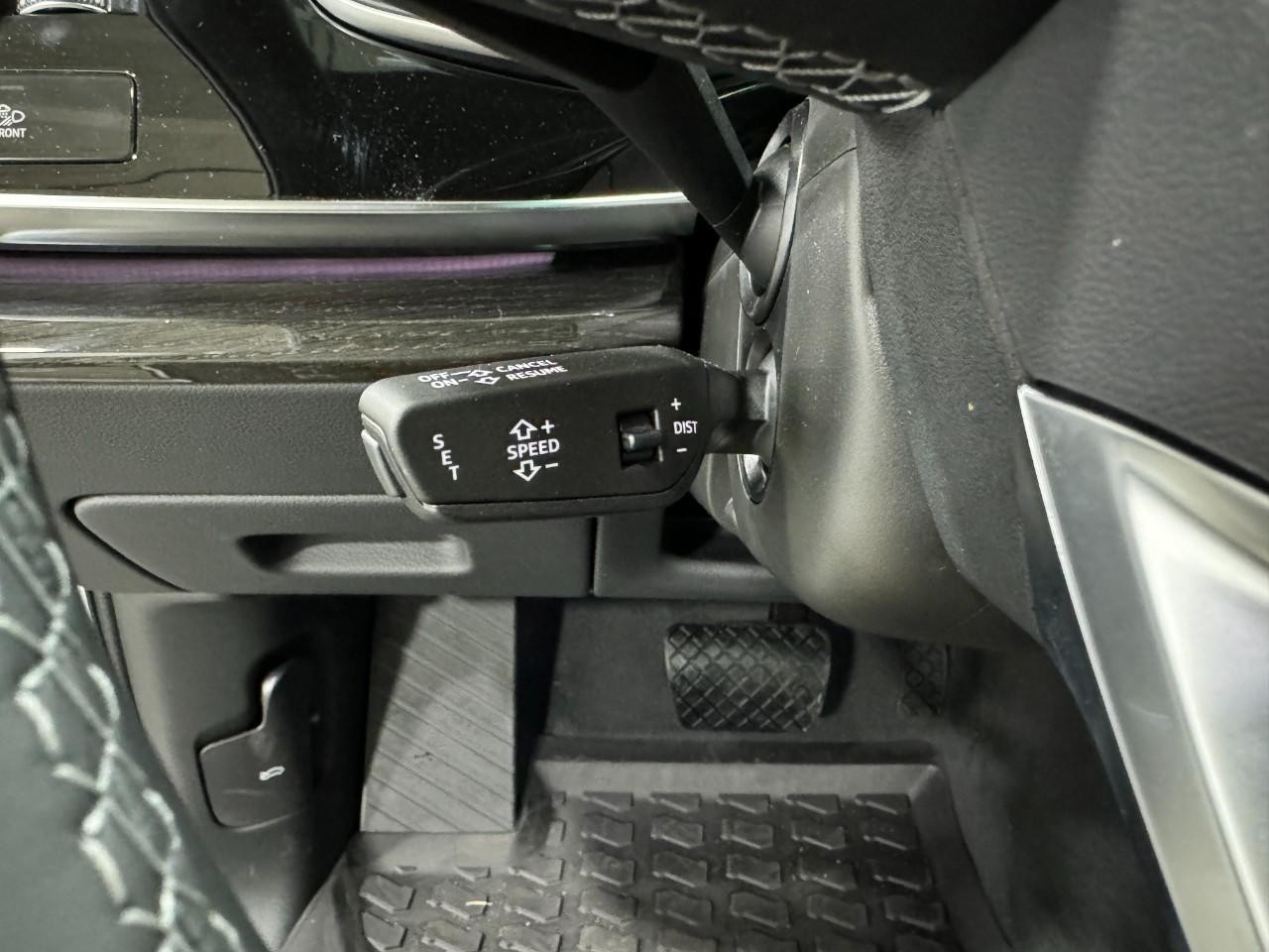 Audi Q7 Vehicle Full-screen Gallery Image 32