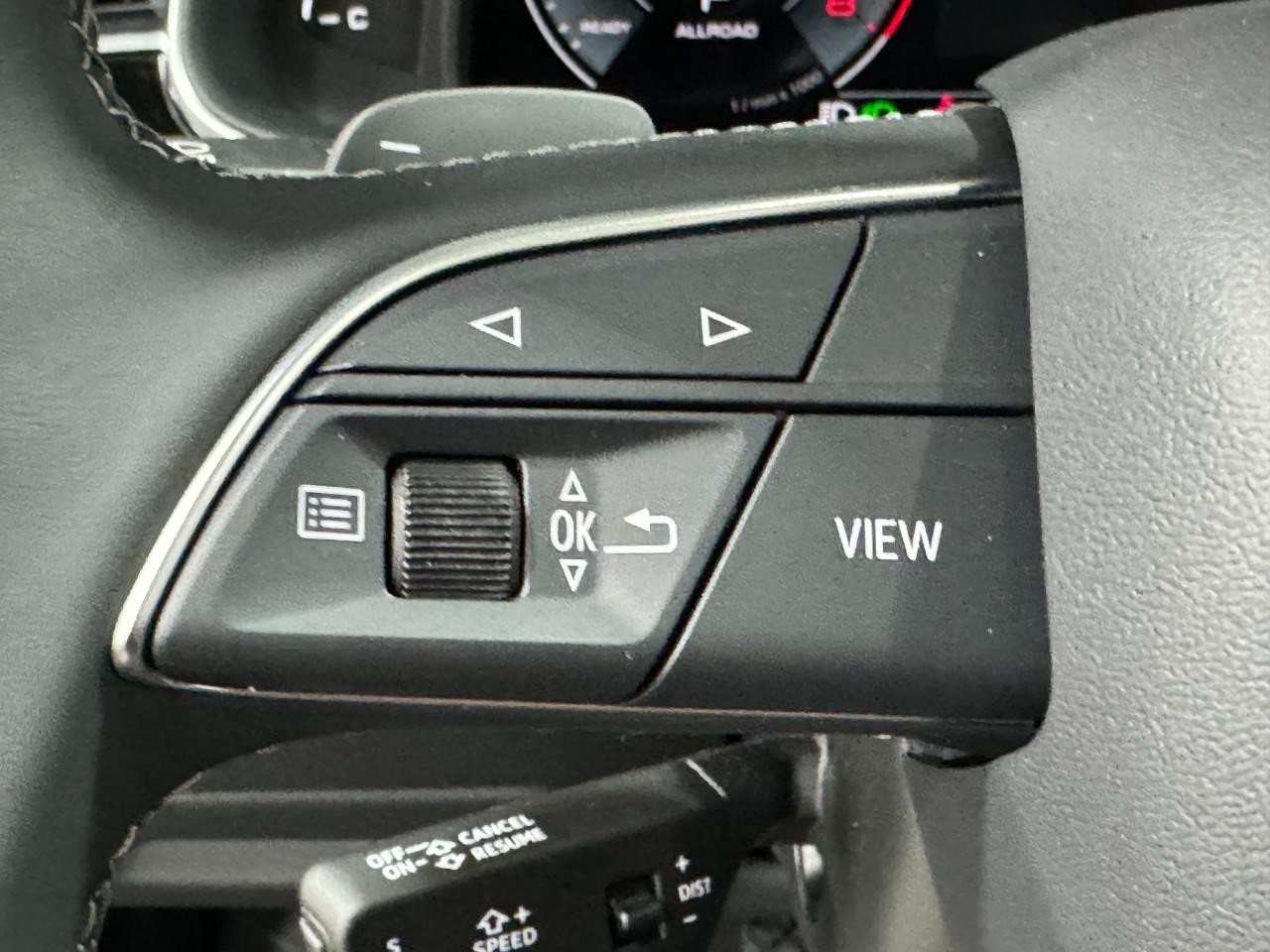 Audi Q7 Vehicle Full-screen Gallery Image 33