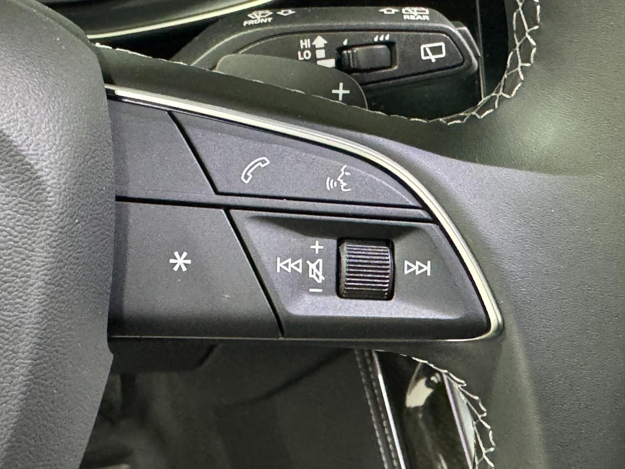 Audi Q7 Vehicle Full-screen Gallery Image 34