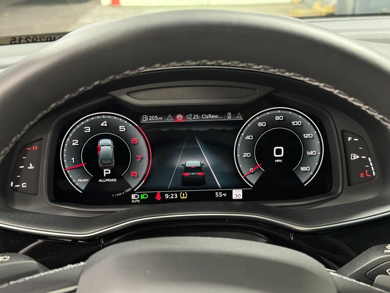 Audi Q7 Vehicle Full-screen Gallery Image 35