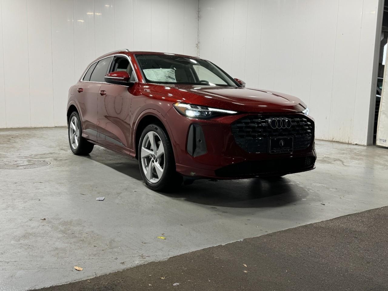 Audi Q5 Vehicle Full-screen Gallery Image 6