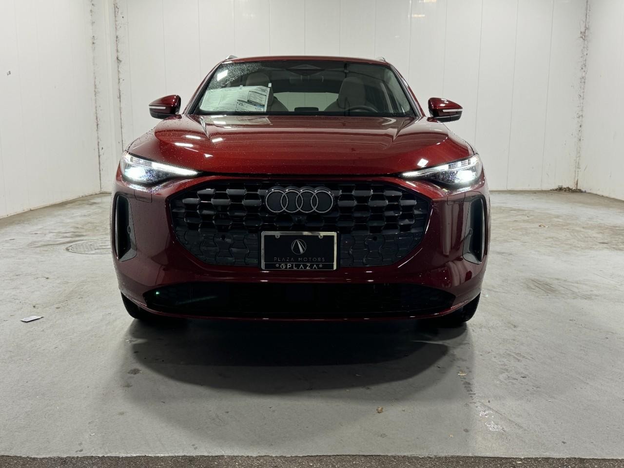 Audi Q5 Vehicle Full-screen Gallery Image 7