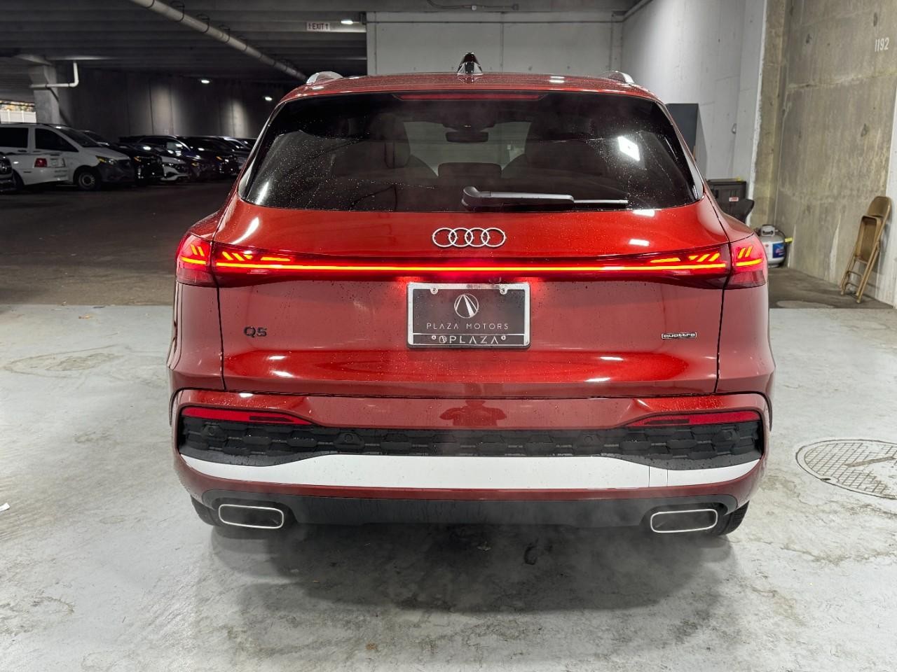 Audi Q5 Vehicle Full-screen Gallery Image 9