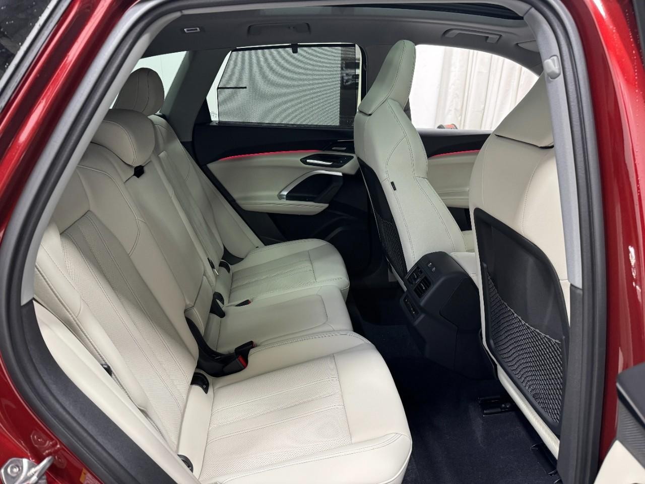 Audi Q5 Vehicle Full-screen Gallery Image 10