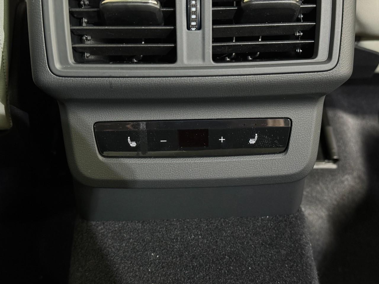 Audi Q5 Vehicle Full-screen Gallery Image 11