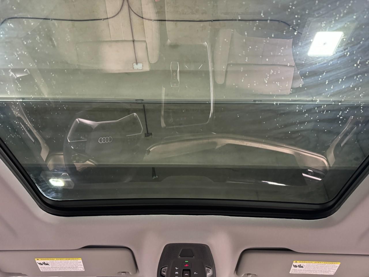 Audi Q5 Vehicle Full-screen Gallery Image 12