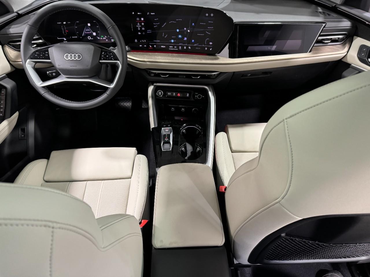 Audi Q5 Vehicle Full-screen Gallery Image 13