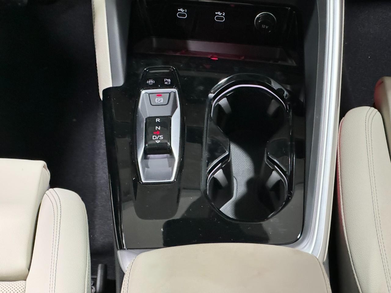 Audi Q5 Vehicle Full-screen Gallery Image 16