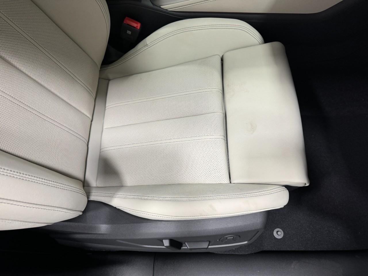 Audi Q5 Vehicle Full-screen Gallery Image 19