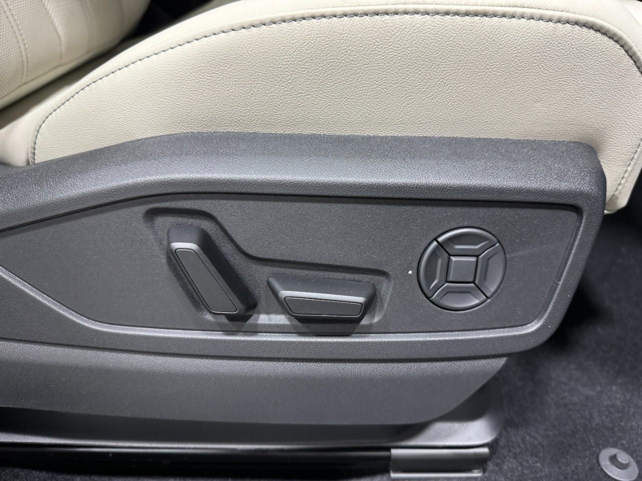 Audi Q5 Vehicle Full-screen Gallery Image 20