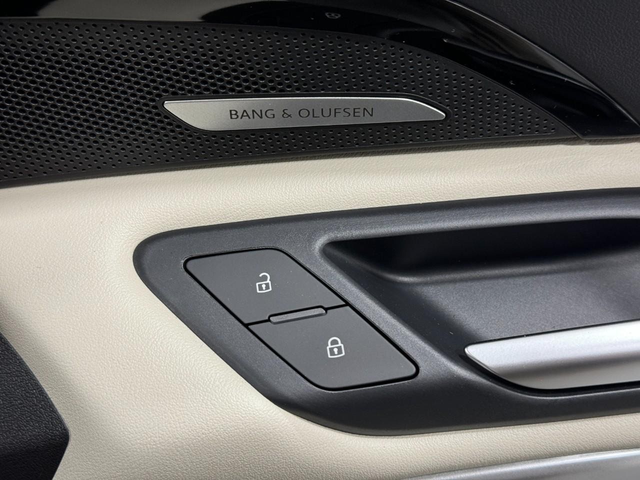 Audi Q5 Vehicle Full-screen Gallery Image 21