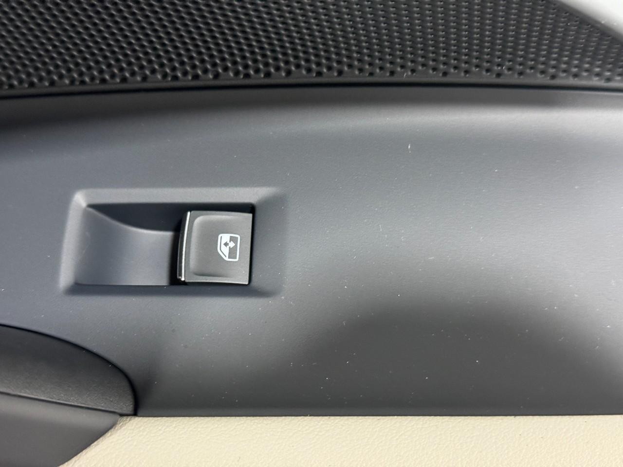 Audi Q5 Vehicle Full-screen Gallery Image 22