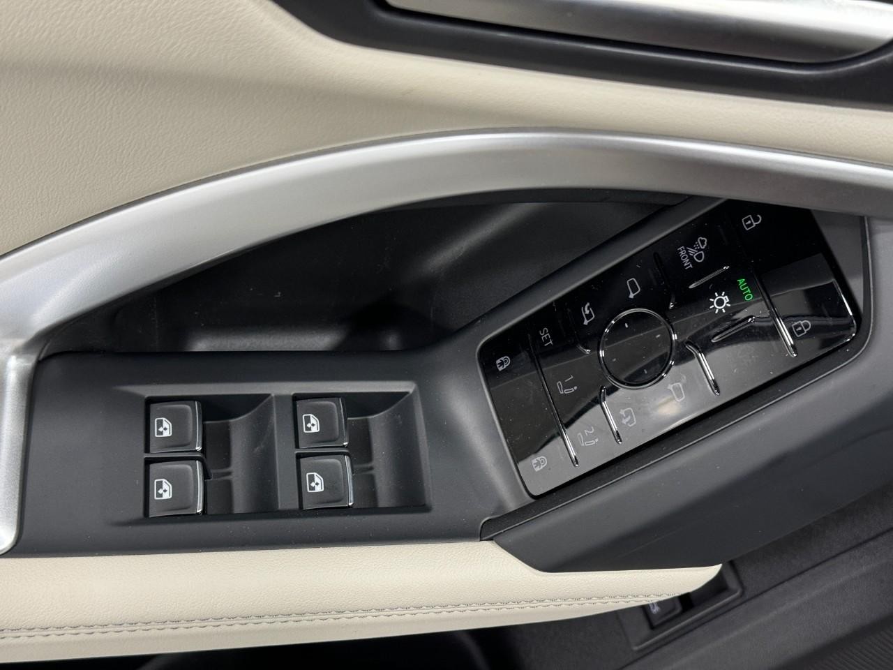 Audi Q5 Vehicle Full-screen Gallery Image 23