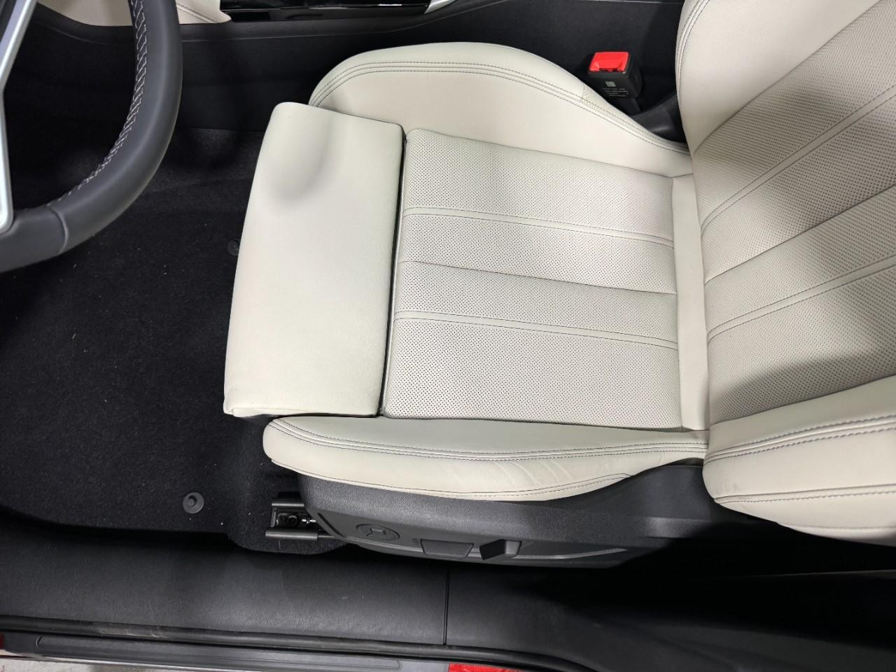 Audi Q5 Vehicle Full-screen Gallery Image 26