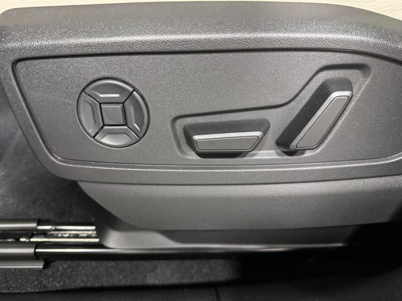 Audi Q5 Vehicle Full-screen Gallery Image 27