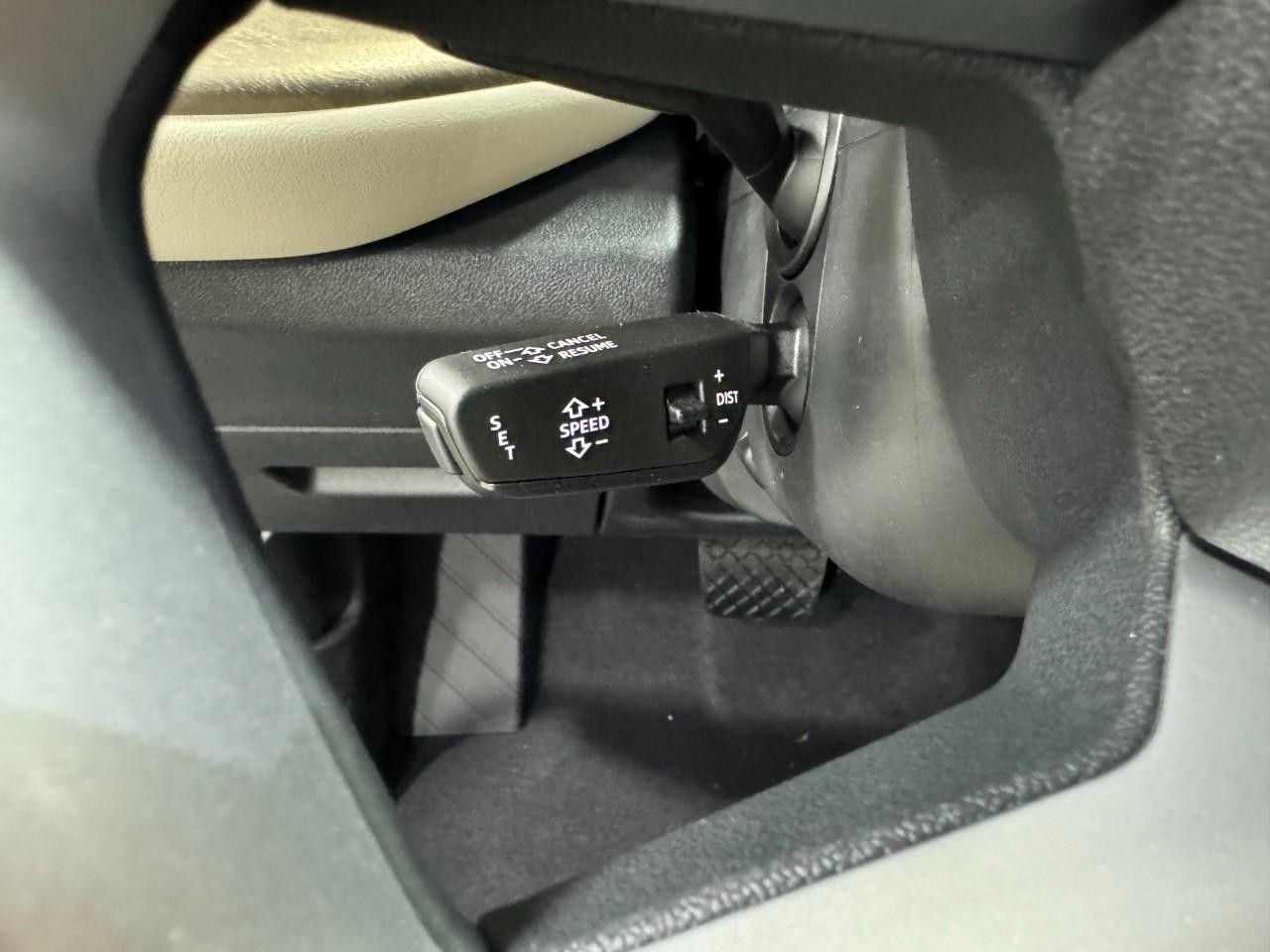 Audi Q5 Vehicle Full-screen Gallery Image 28