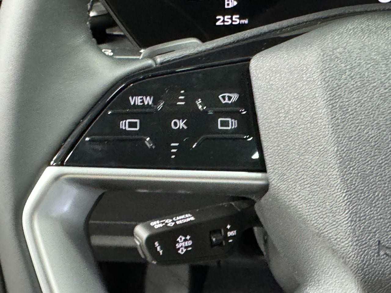 Audi Q5 Vehicle Full-screen Gallery Image 29