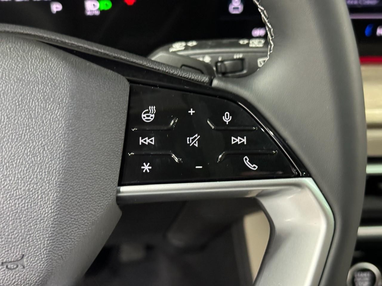 Audi Q5 Vehicle Full-screen Gallery Image 30