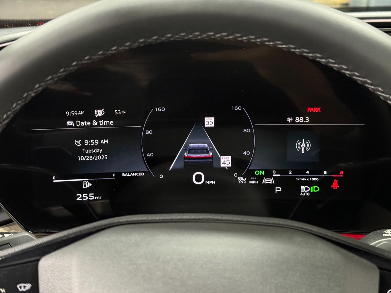 Audi Q5 Vehicle Full-screen Gallery Image 31