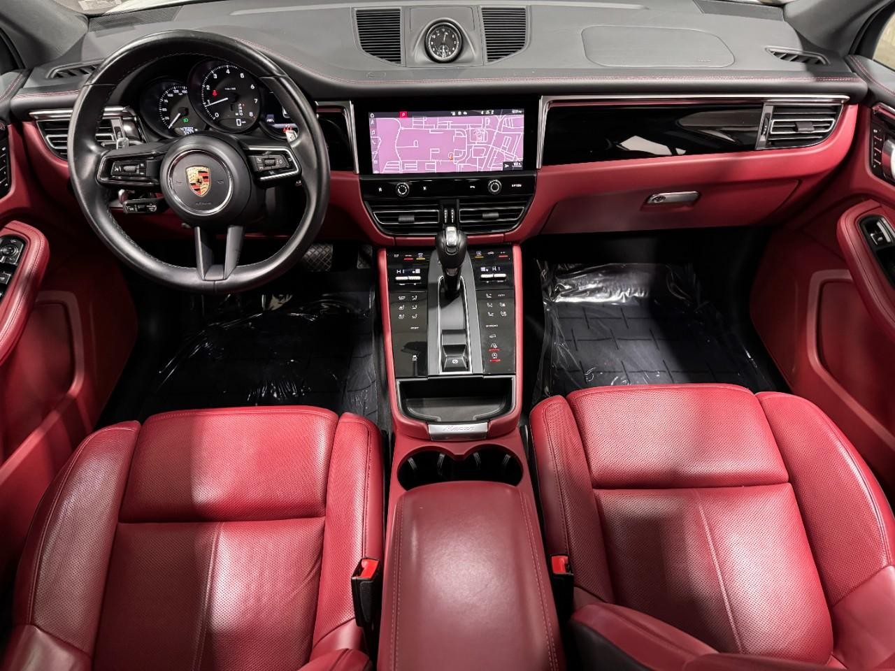 Porsche Macan Vehicle Full-screen Gallery Image 13