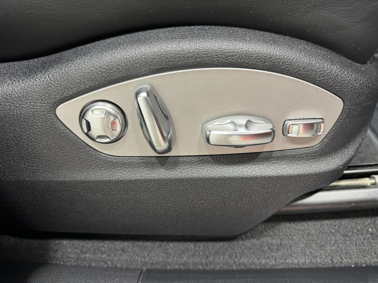 Porsche Macan Vehicle Full-screen Gallery Image 20