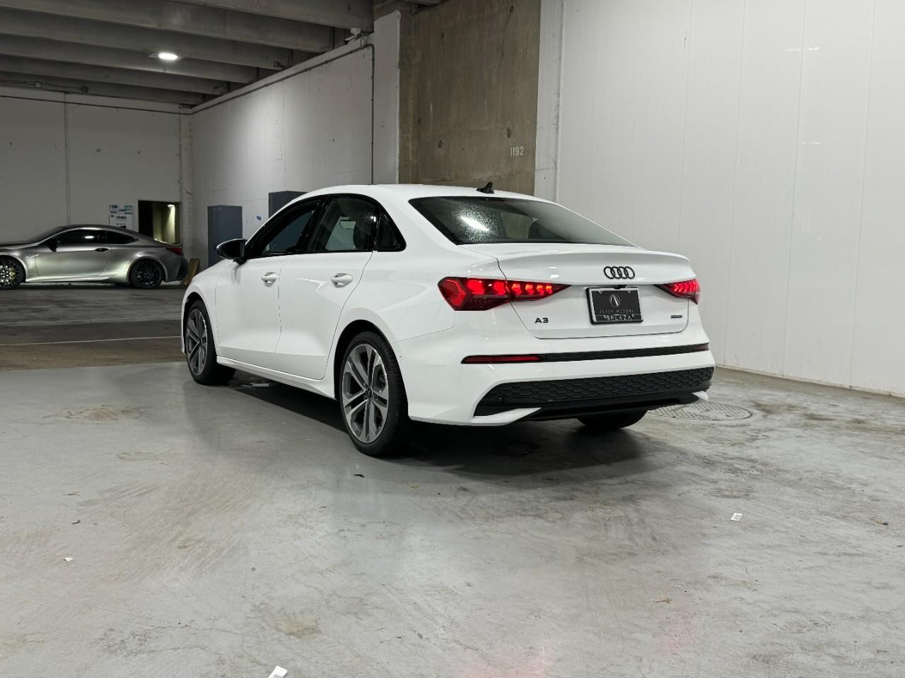 Audi A3 Vehicle Full-screen Gallery Image 3