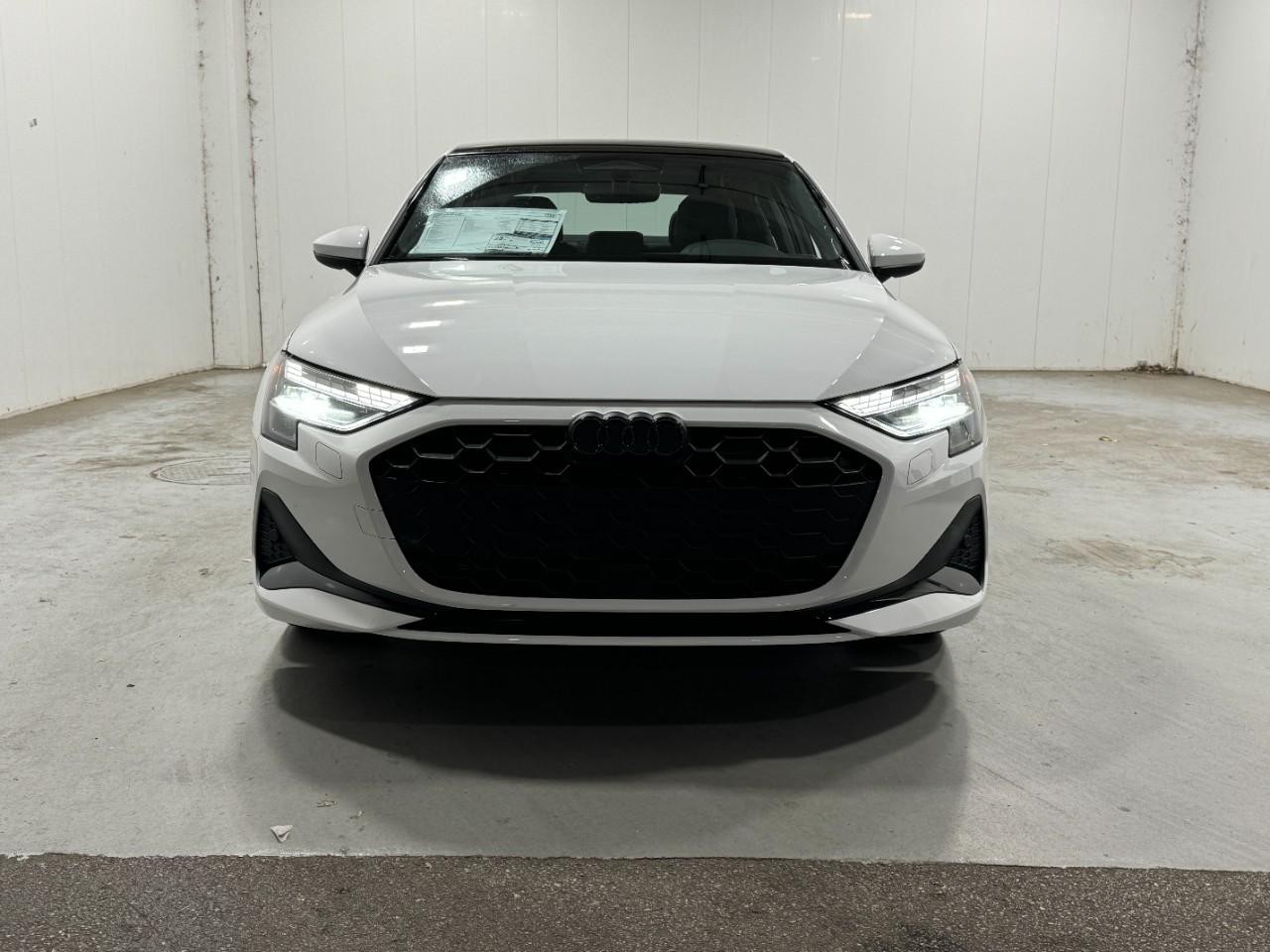 Audi A3 Vehicle Full-screen Gallery Image 7