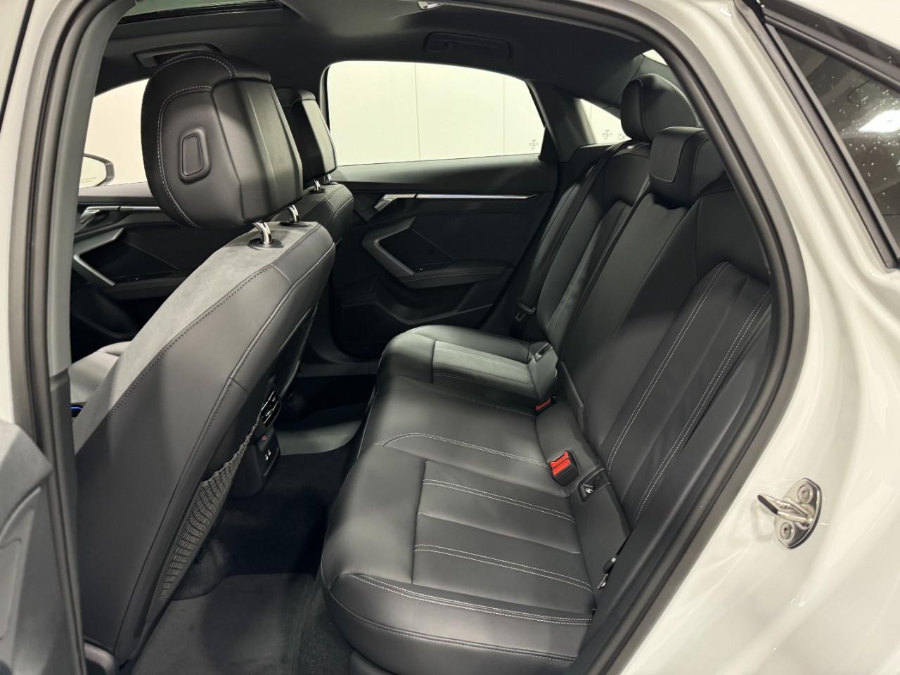 Audi A3 Vehicle Full-screen Gallery Image 8