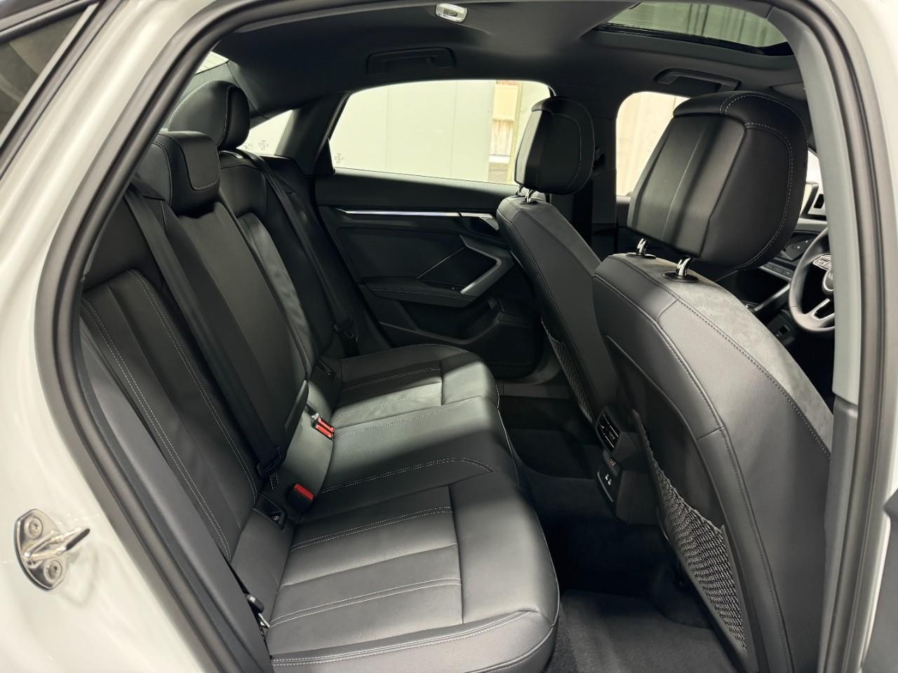 Audi A3 Vehicle Full-screen Gallery Image 10