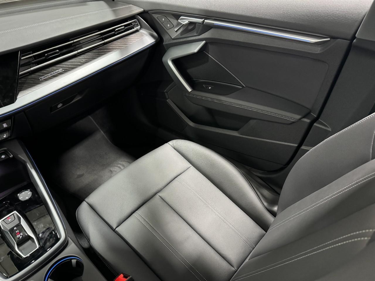 Audi A3 Vehicle Full-screen Gallery Image 17