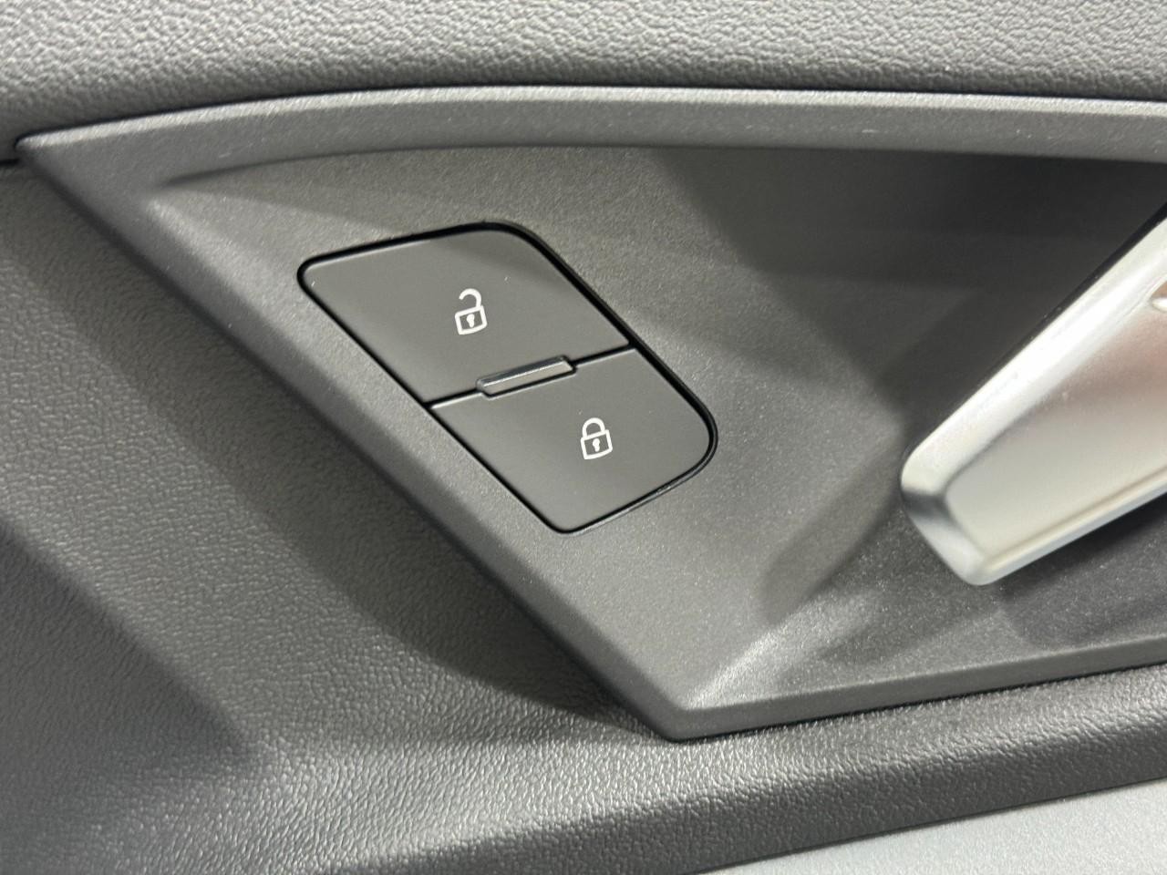 Audi A3 Vehicle Full-screen Gallery Image 21