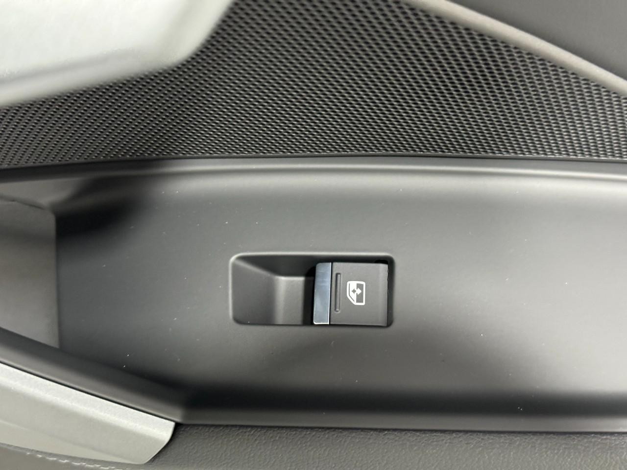 Audi A3 Vehicle Full-screen Gallery Image 22