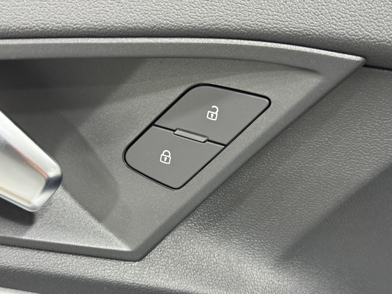 Audi A3 Vehicle Full-screen Gallery Image 23