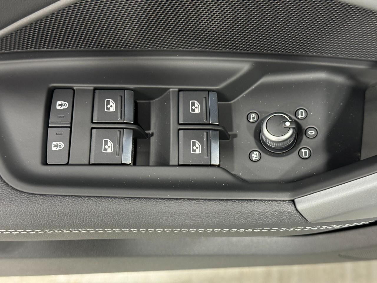 Audi A3 Vehicle Full-screen Gallery Image 25