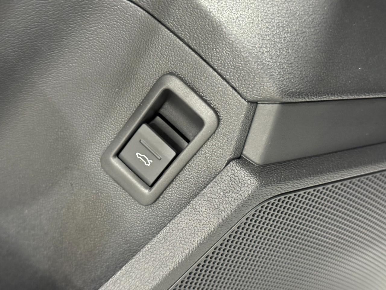 Audi A3 Vehicle Full-screen Gallery Image 26