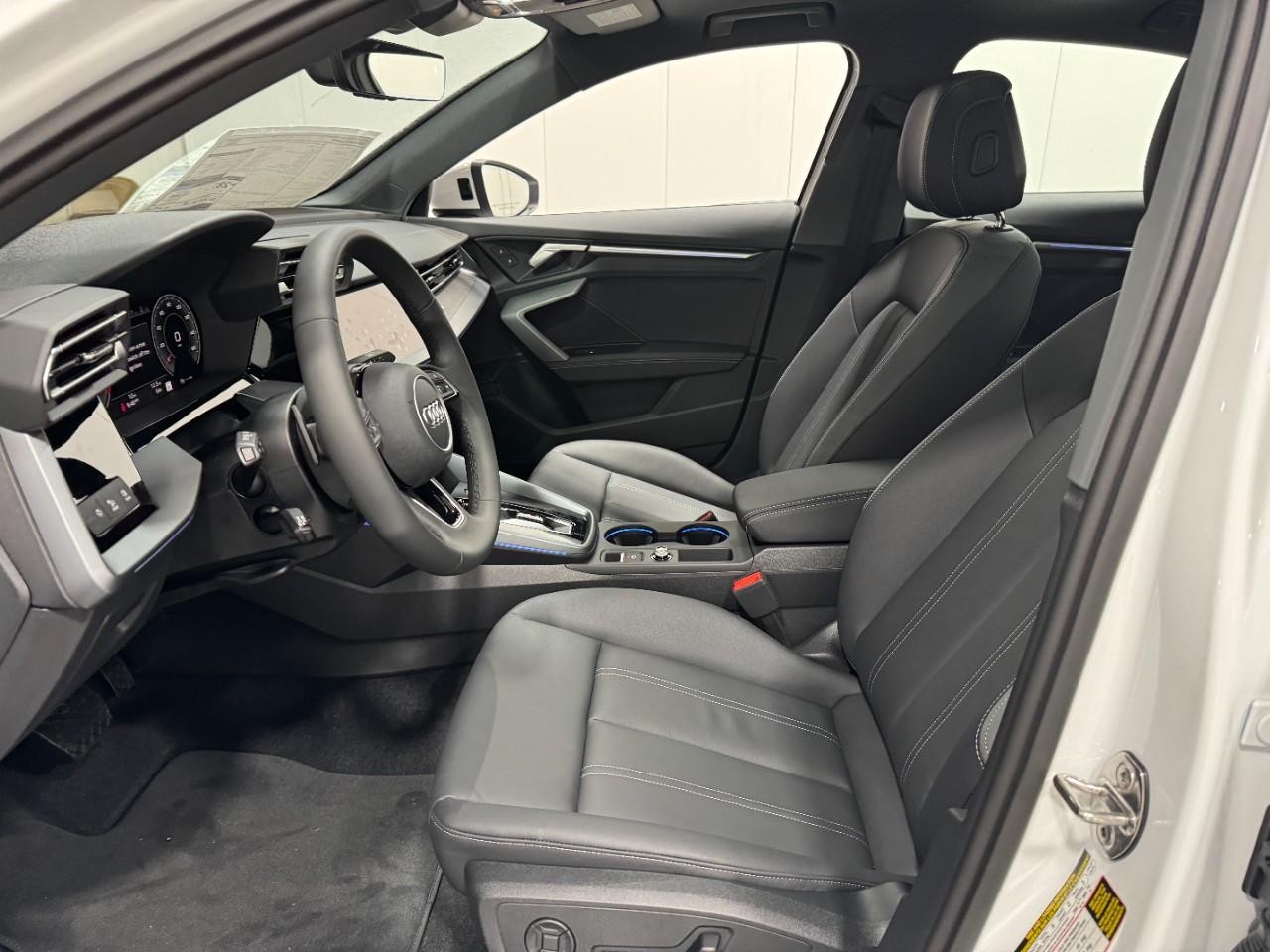 Audi A3 Vehicle Full-screen Gallery Image 27