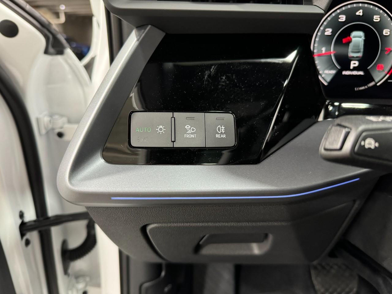 Audi A3 Vehicle Full-screen Gallery Image 30