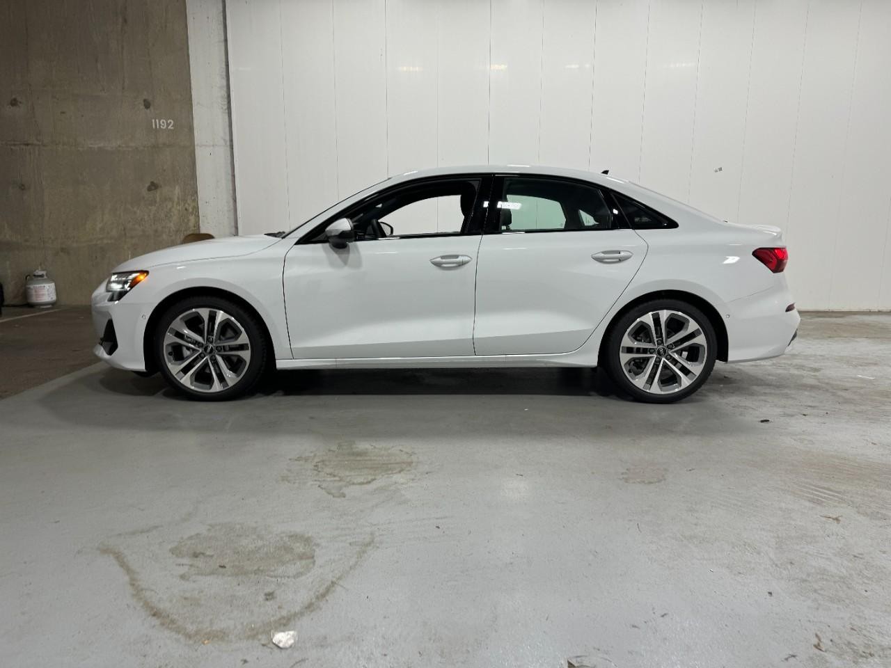 Audi A3 Vehicle Full-screen Gallery Image 2