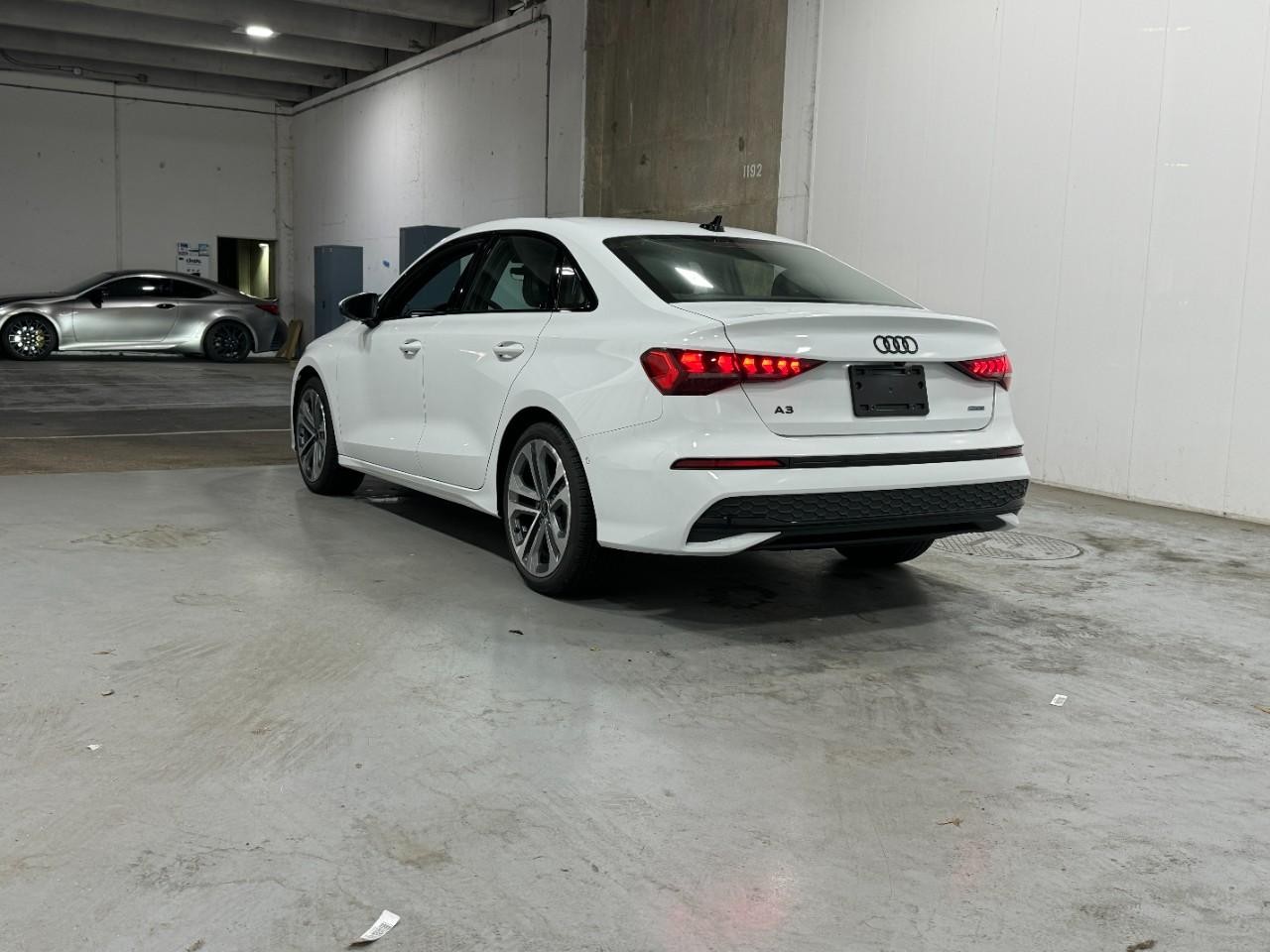 Audi A3 Vehicle Full-screen Gallery Image 3