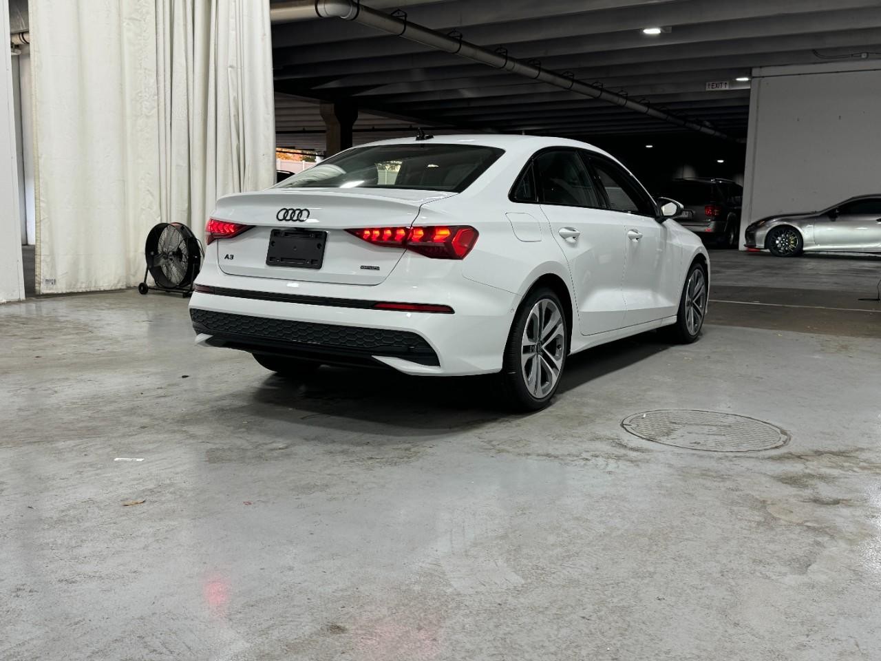 Audi A3 Vehicle Full-screen Gallery Image 4