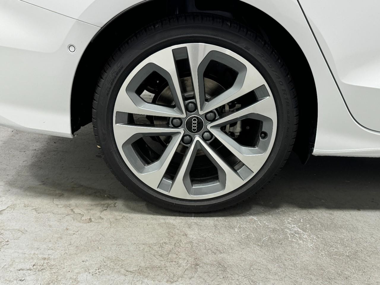 Audi A3 Vehicle Full-screen Gallery Image 5