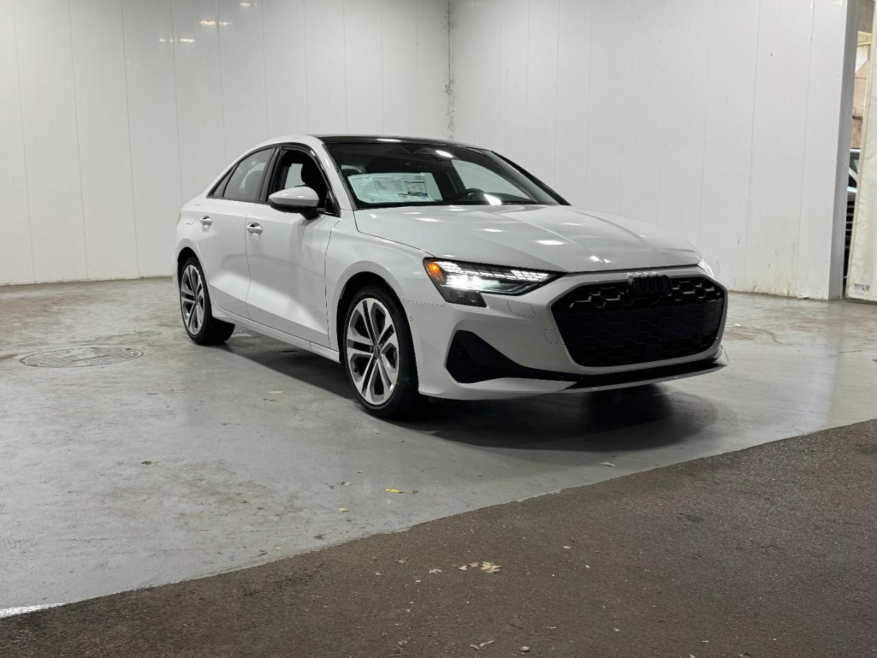 Audi A3 Vehicle Full-screen Gallery Image 6