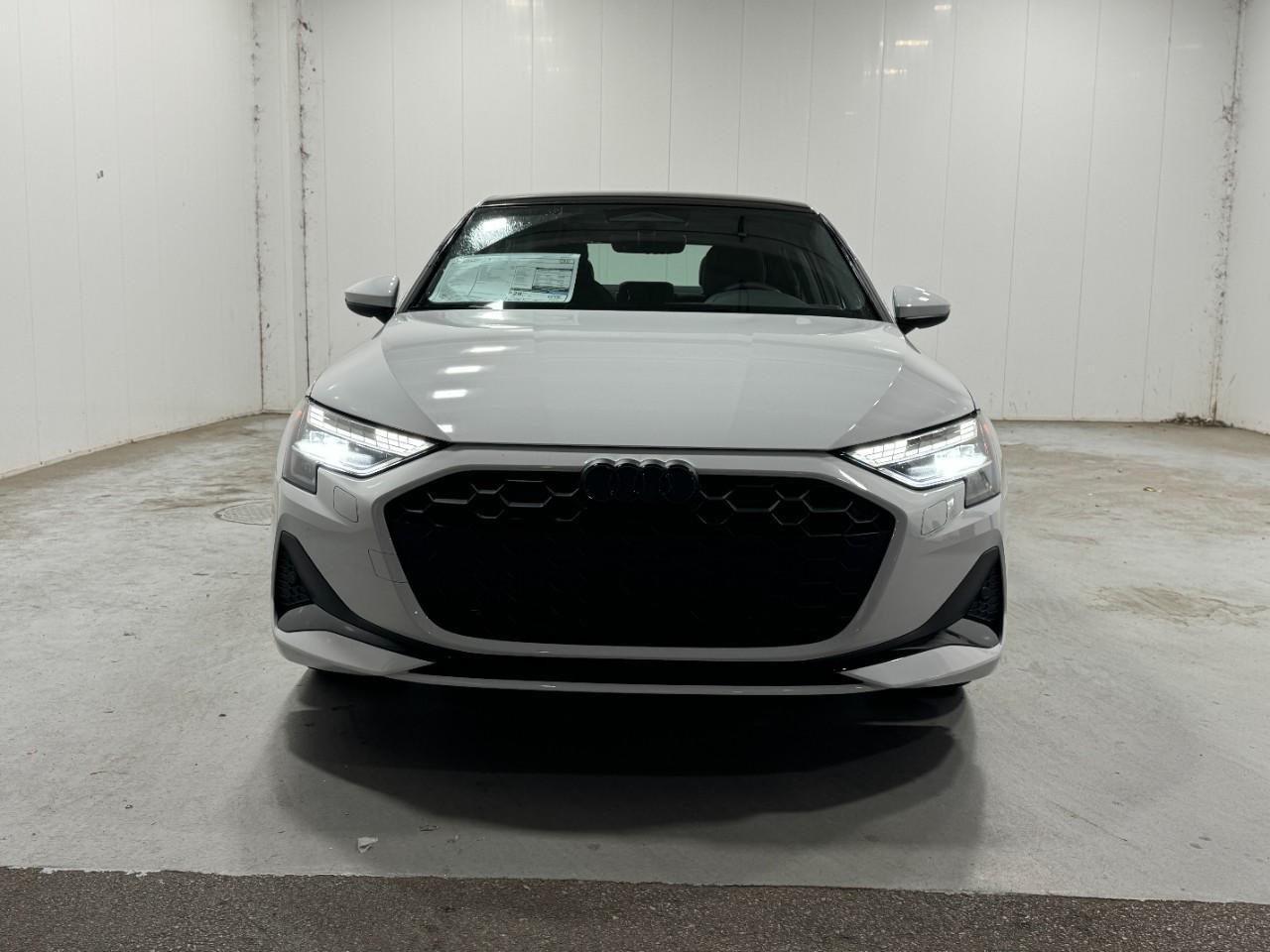 Audi A3 Vehicle Full-screen Gallery Image 7