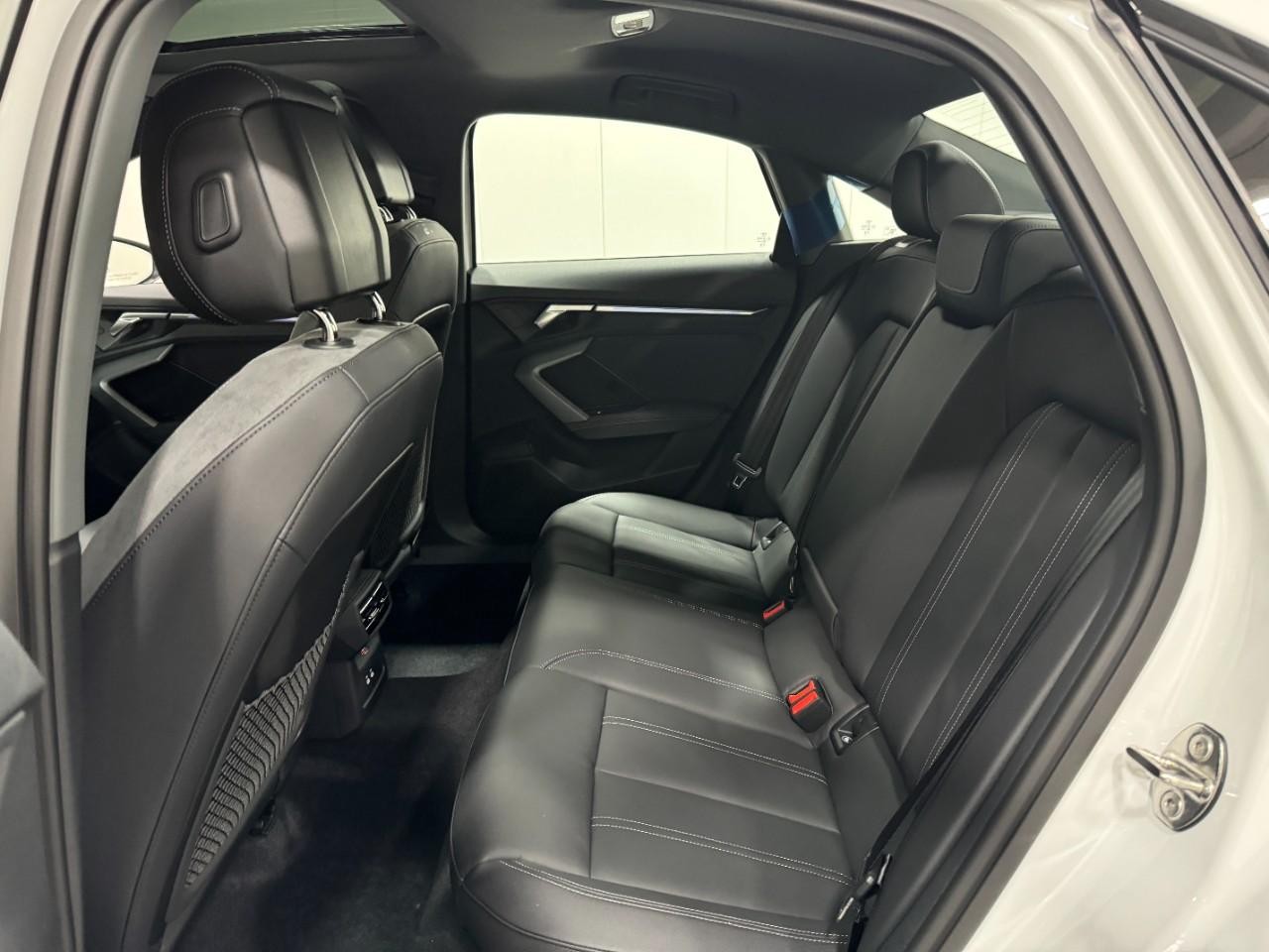 Audi A3 Vehicle Full-screen Gallery Image 8